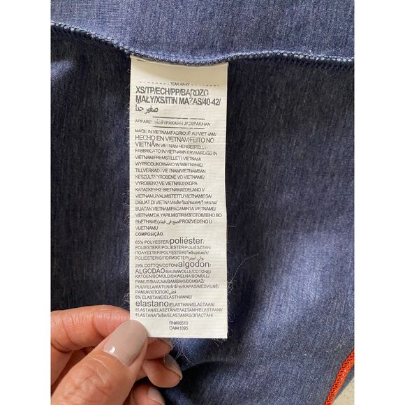 Under Armour Womens Heather Blue Athletic Cardigan Lightweight Flattering Fit XS - Picture 8 of 10